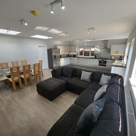 High Spec Large 6 Bedroom House! Kingston upon Thames  Dış mekan fotoğraf