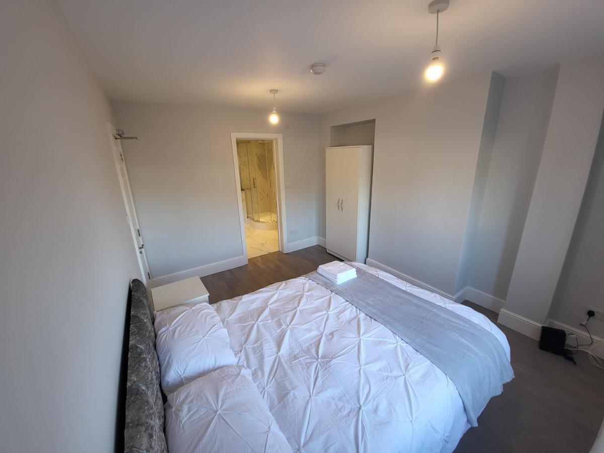 High Spec Large 6 Bedroom House! Kingston upon Thames  Dış mekan fotoğraf