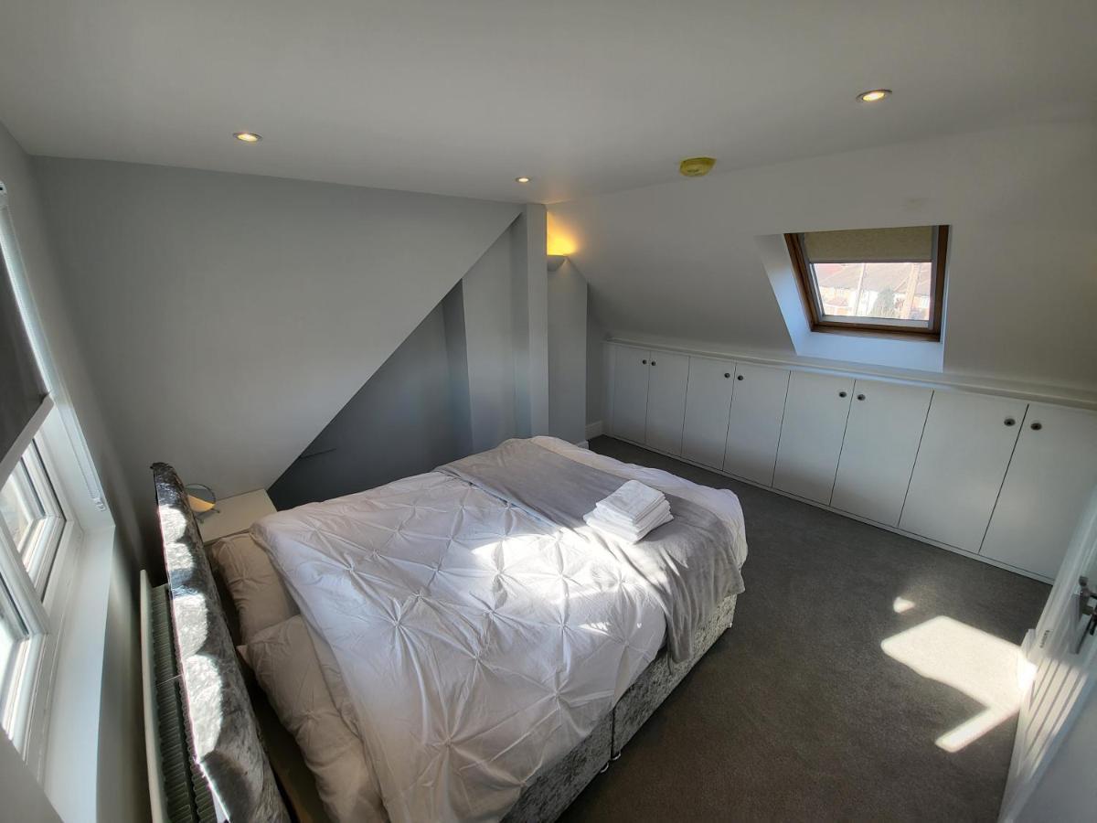 High Spec Large 6 Bedroom House! Kingston upon Thames  Dış mekan fotoğraf