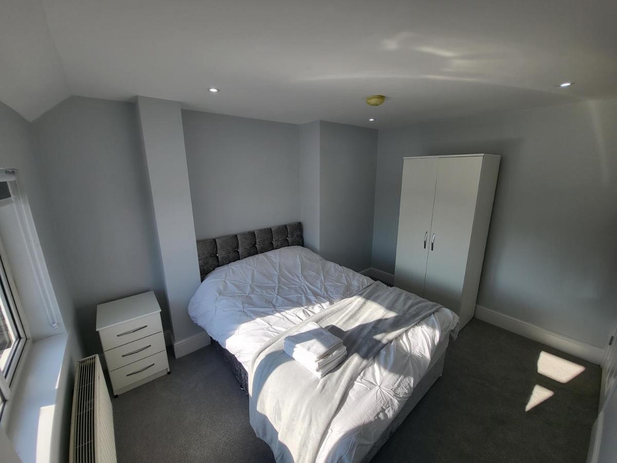 High Spec Large 6 Bedroom House! Kingston upon Thames  Dış mekan fotoğraf