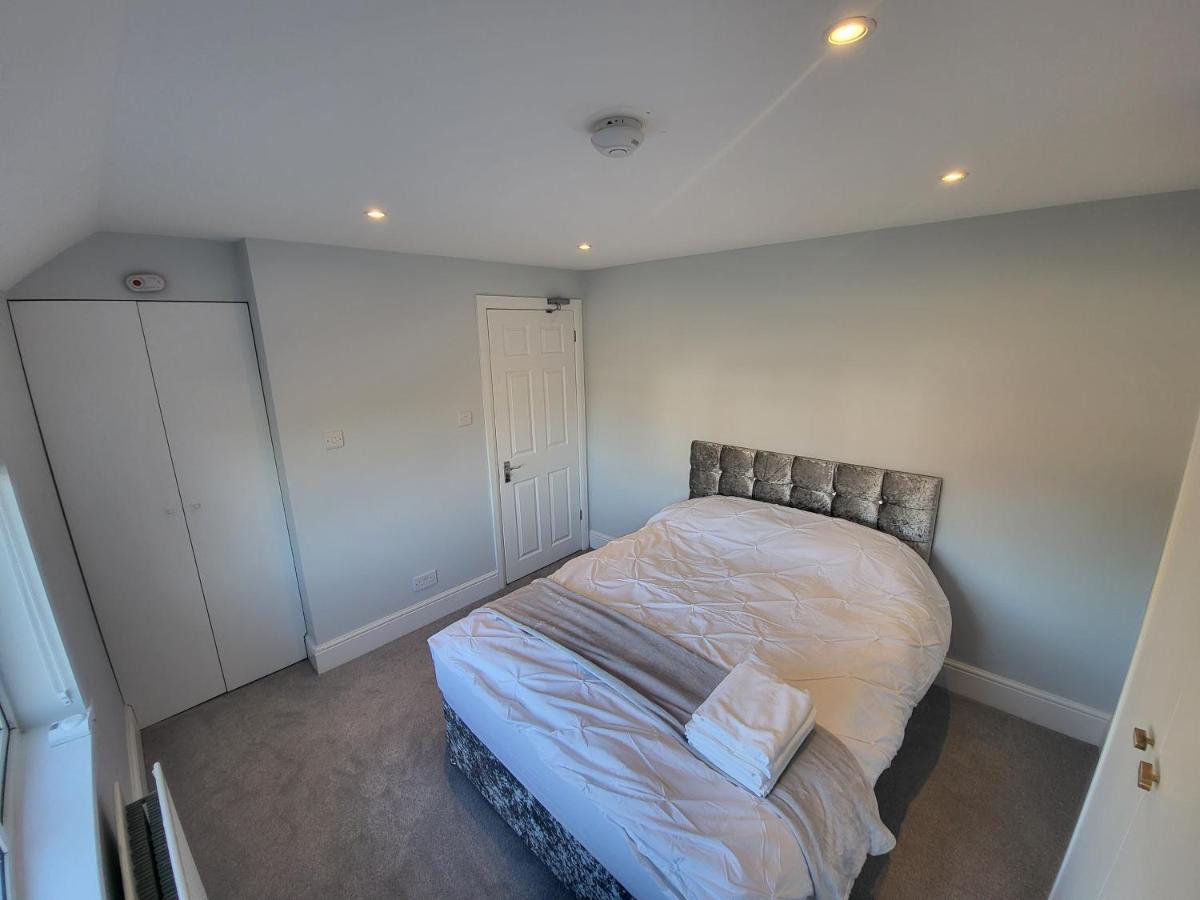 High Spec Large 6 Bedroom House! Kingston upon Thames  Dış mekan fotoğraf