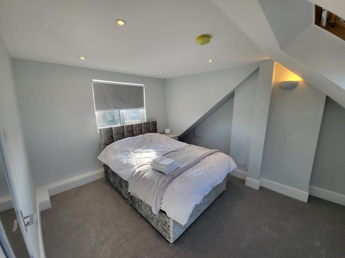 High Spec Large 6 Bedroom House! Kingston upon Thames  Dış mekan fotoğraf