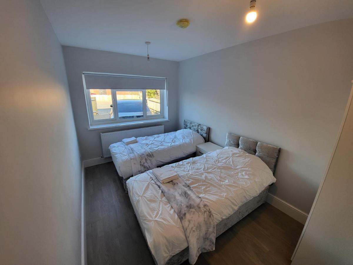High Spec Large 6 Bedroom House! Kingston upon Thames  Dış mekan fotoğraf