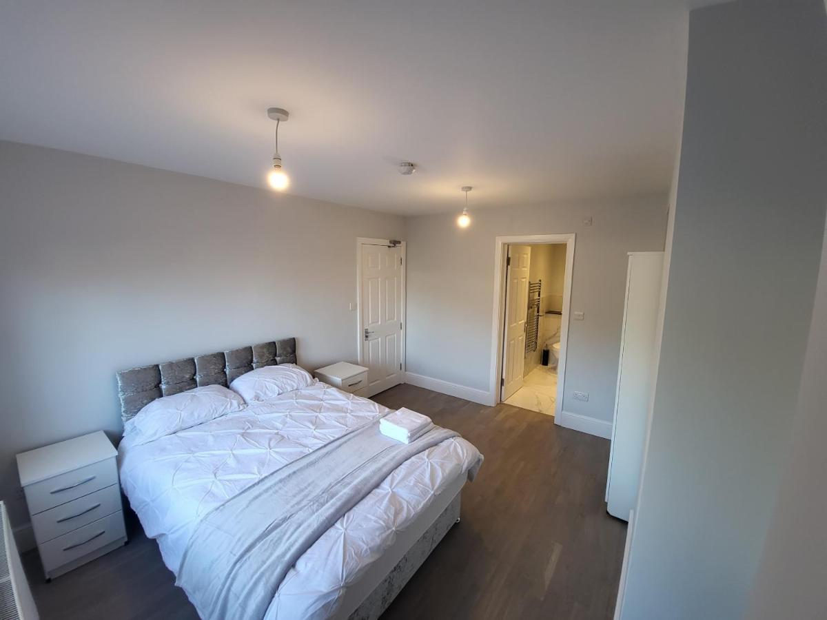 High Spec Large 6 Bedroom House! Kingston upon Thames  Dış mekan fotoğraf