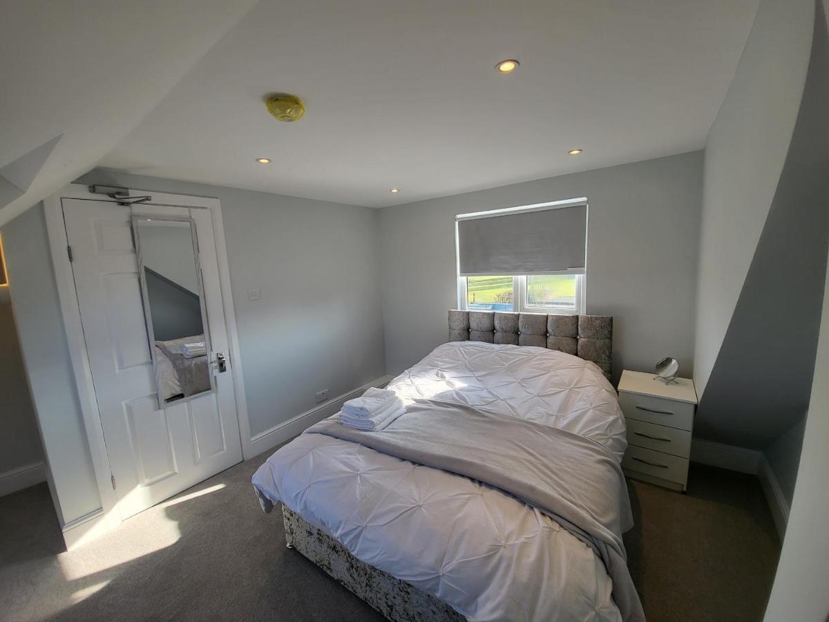 High Spec Large 6 Bedroom House! Kingston upon Thames  Dış mekan fotoğraf