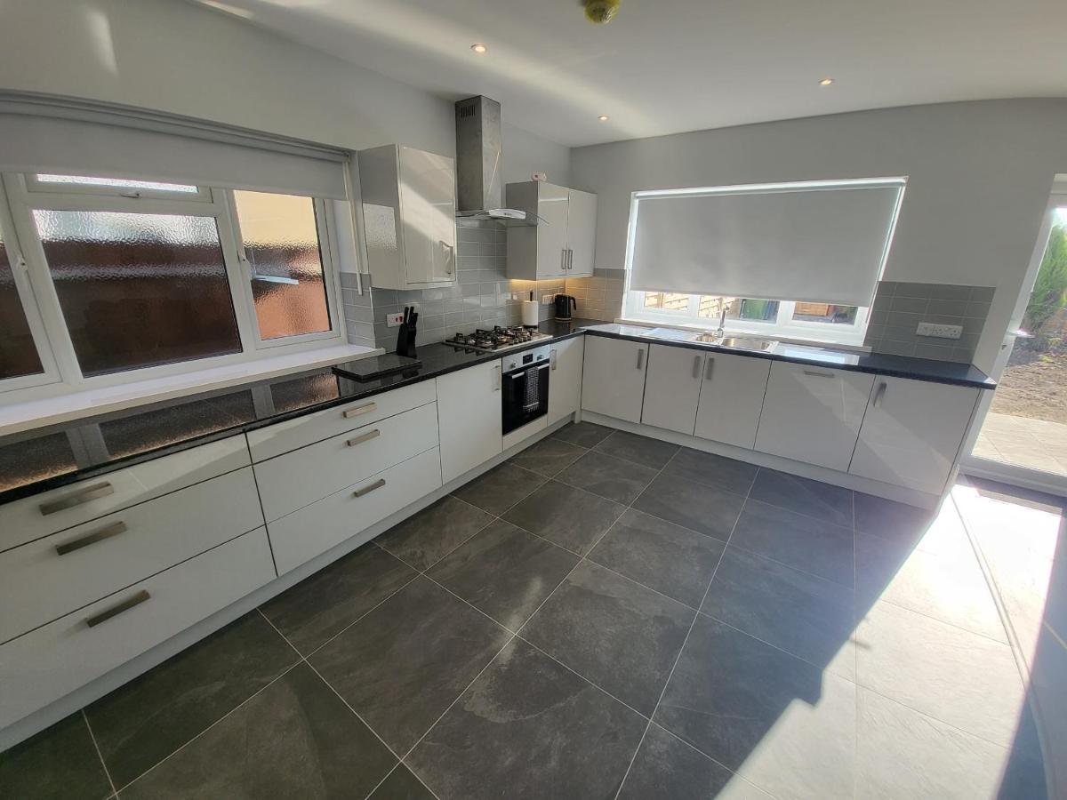 High Spec Large 6 Bedroom House! Kingston upon Thames  Dış mekan fotoğraf