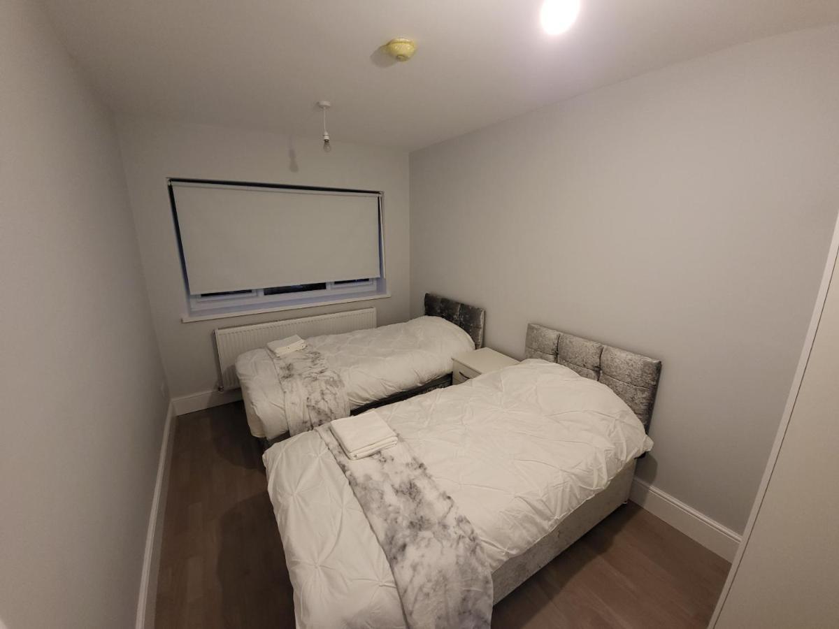 High Spec Large 6 Bedroom House! Kingston upon Thames  Dış mekan fotoğraf