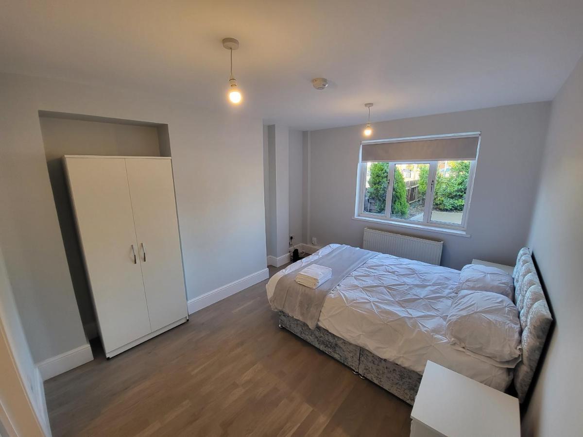 High Spec Large 6 Bedroom House! Kingston upon Thames  Dış mekan fotoğraf