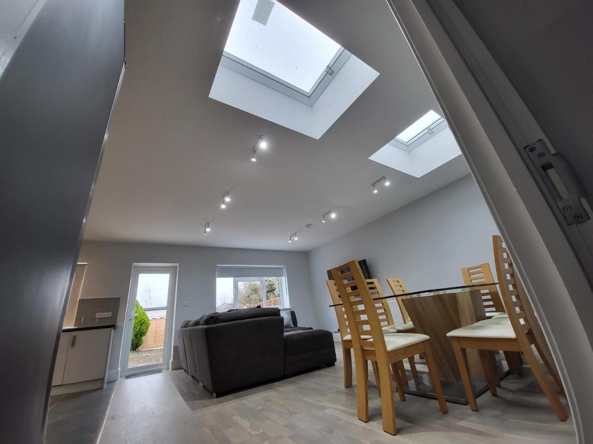 High Spec Large 6 Bedroom House! Kingston upon Thames  Dış mekan fotoğraf