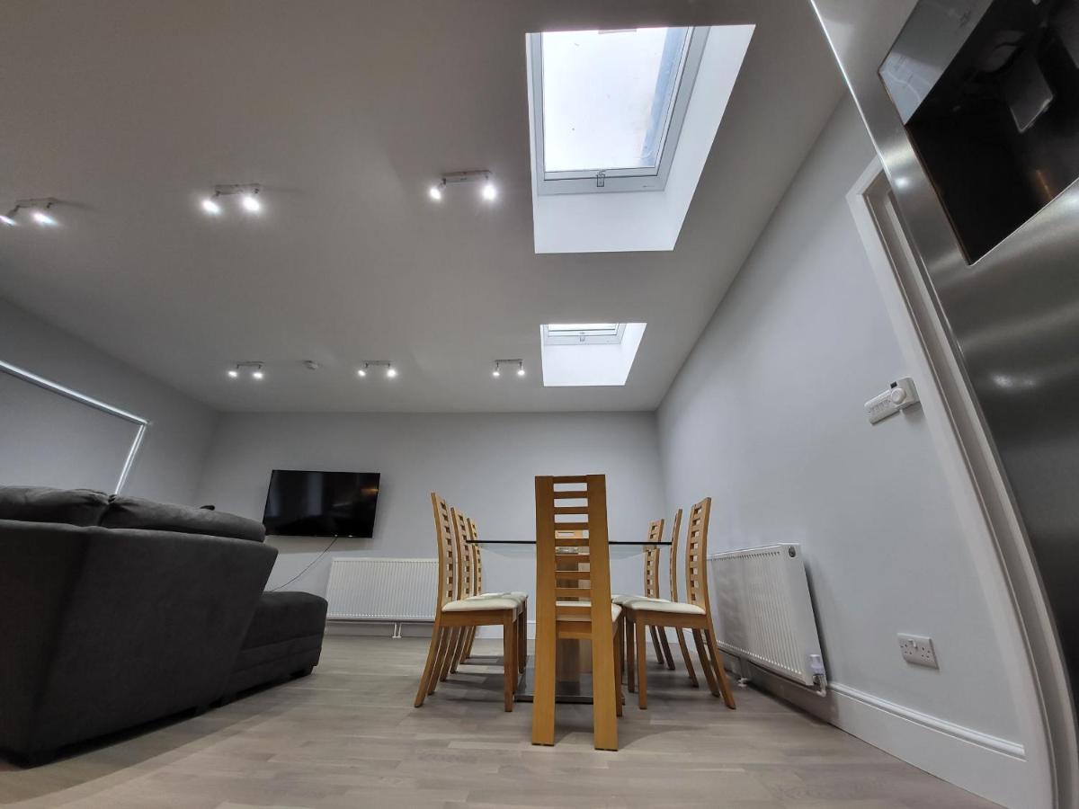 High Spec Large 6 Bedroom House! Kingston upon Thames  Dış mekan fotoğraf
