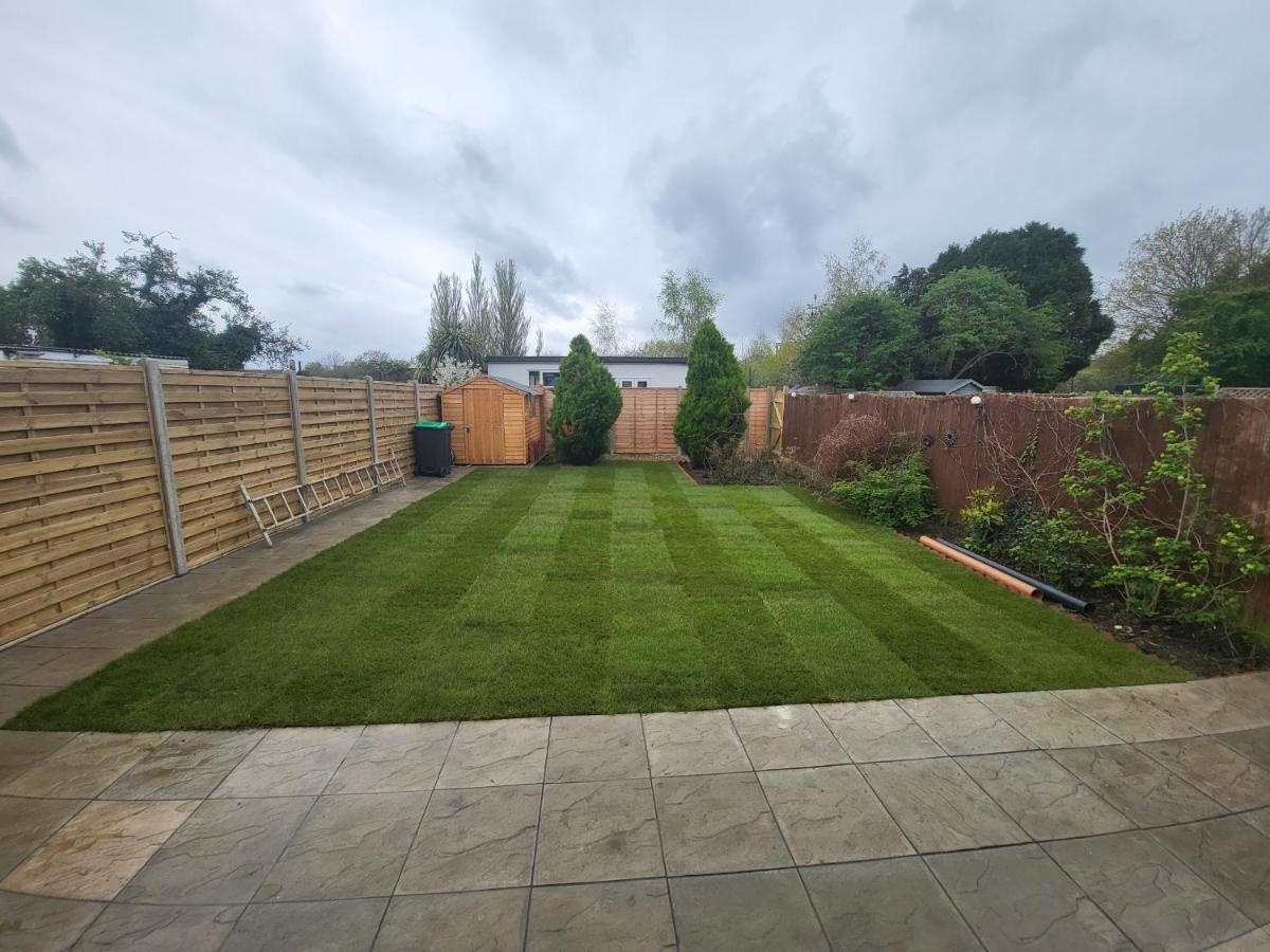 High Spec Large 6 Bedroom House! Kingston upon Thames  Dış mekan fotoğraf